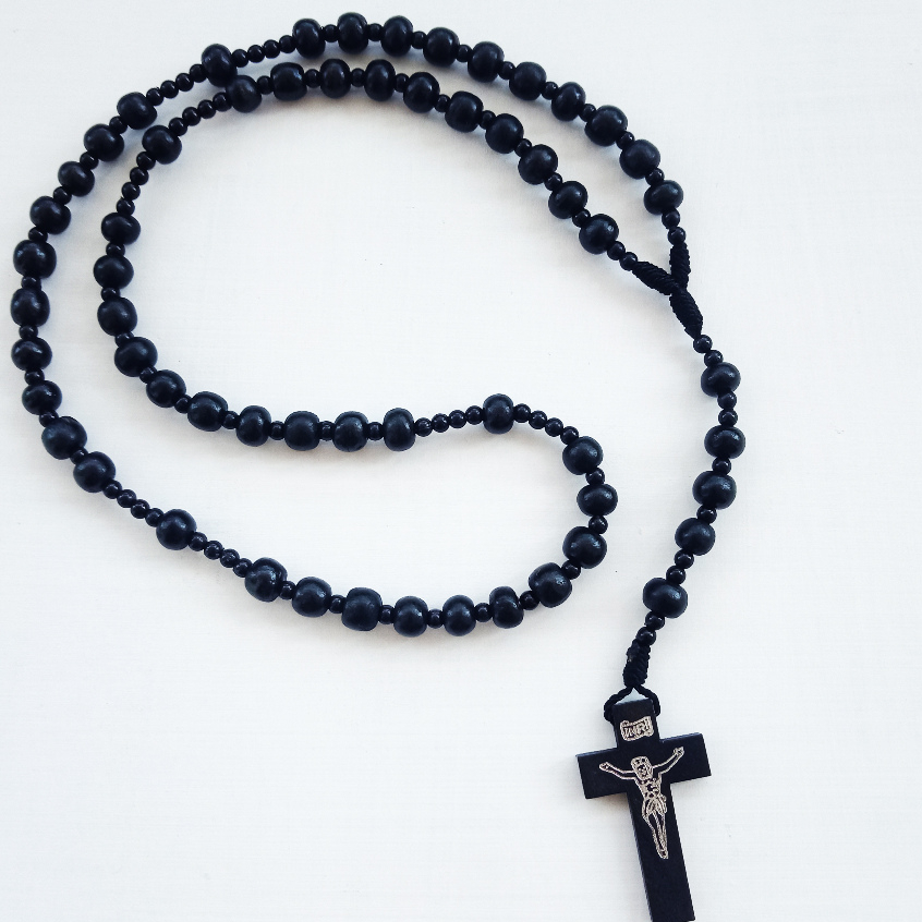 Kalung rosario kayu warna hitam