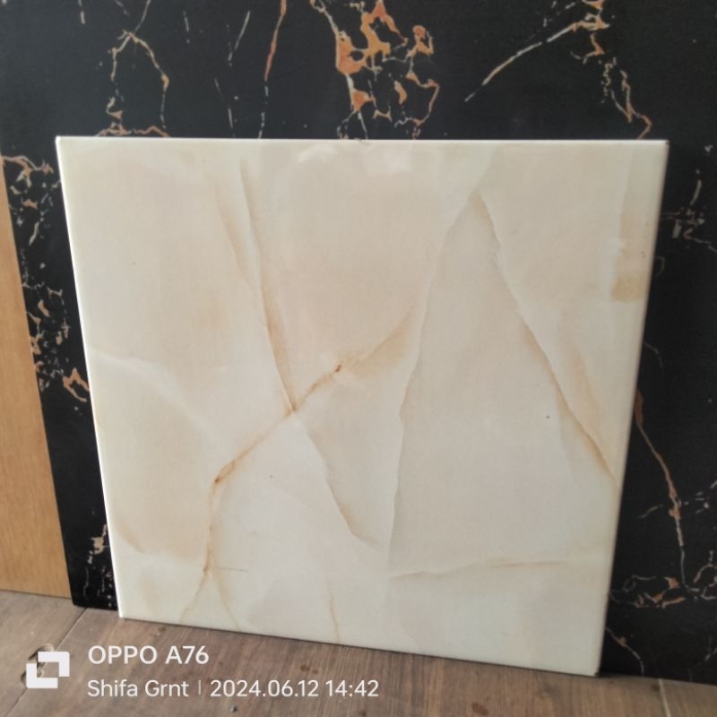 keramik lantai 50x50.Cameo crema/Icarus