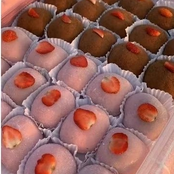 

Mochi daifuku/Mochi isi strawberry (harga per 3pcs)