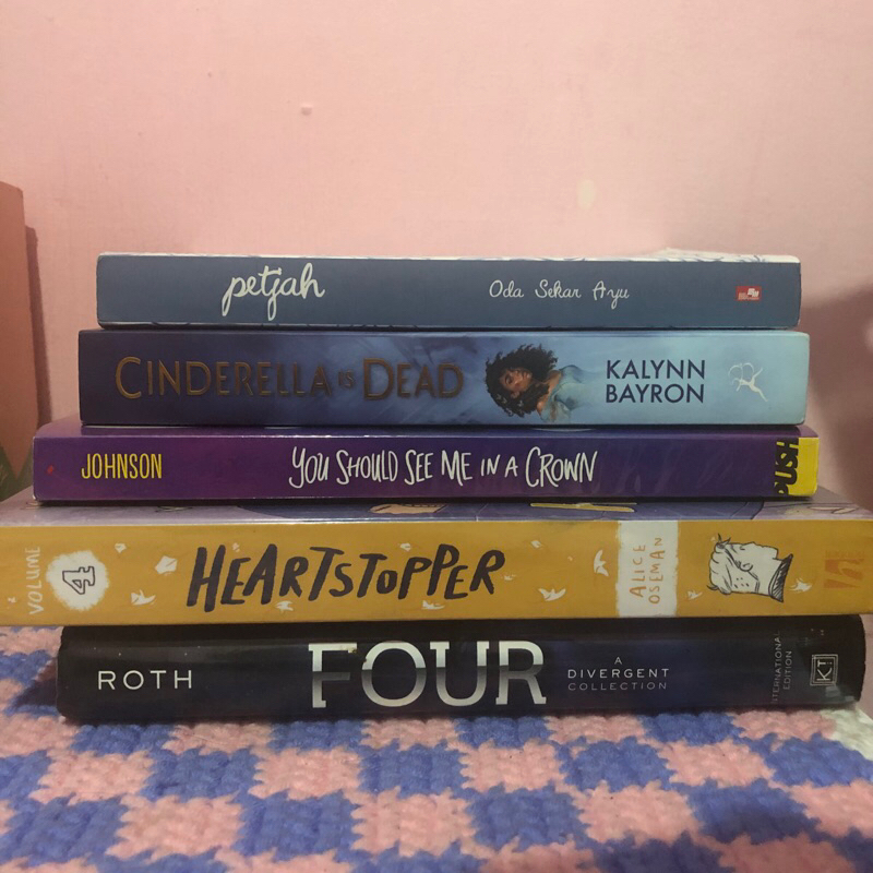 buku novel second / preloved  fiction fiksi heartstopper cinderella four divergent
