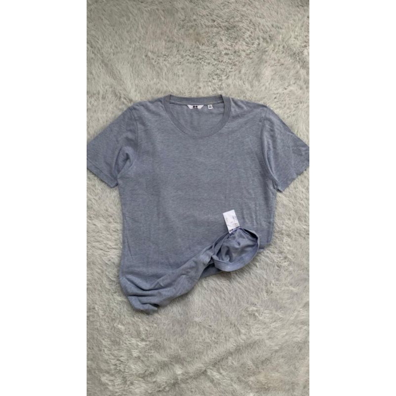 Uniqlo basic tee