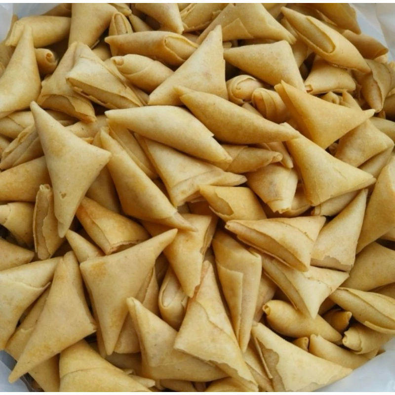 

SAMOSA ABON AYAM SARIKAYA SNACK PEDAS MANIS 250 GRAM