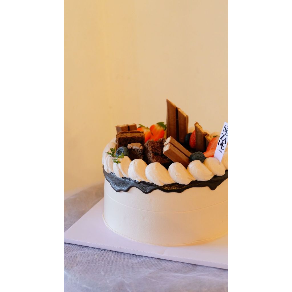 

Sezane Signature Birthday Cake Choco Berry 20cm [SEZANE CAKE]