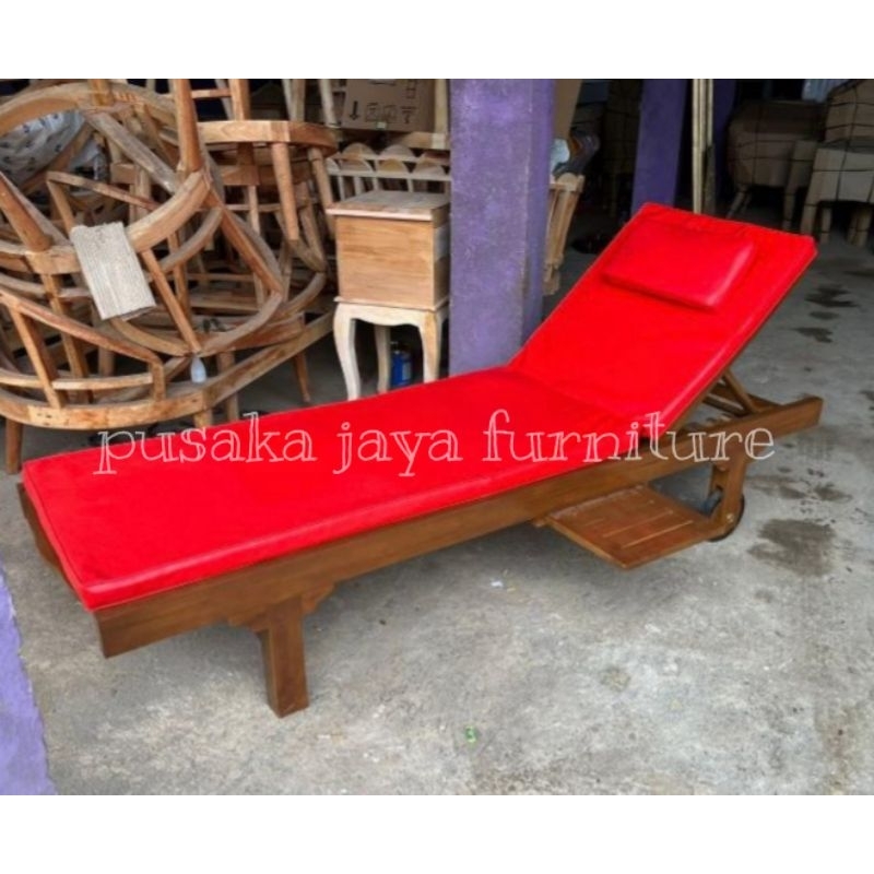 Kursi Santai Kolam Renang