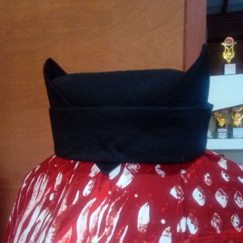 kapuronto udeng hitam polos. udeng banyuwangi.