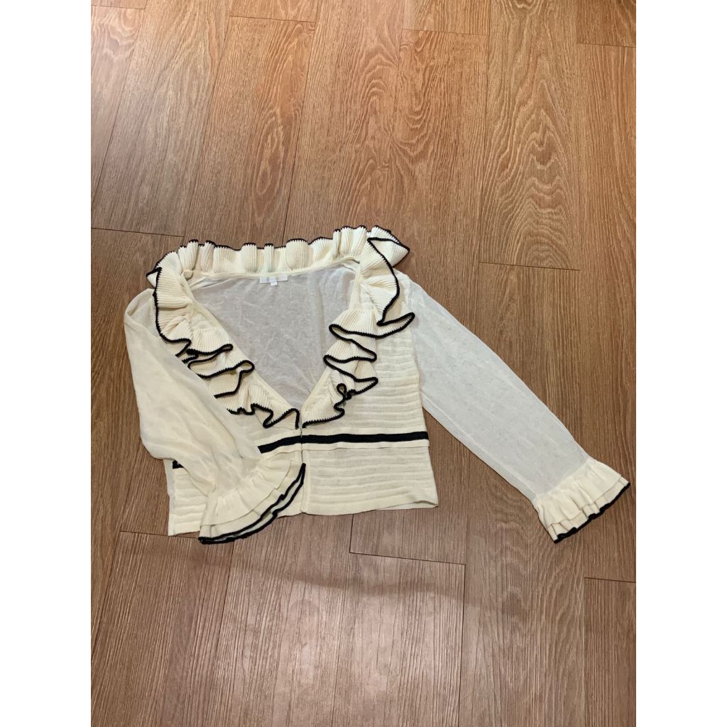 Cardigan ruffle