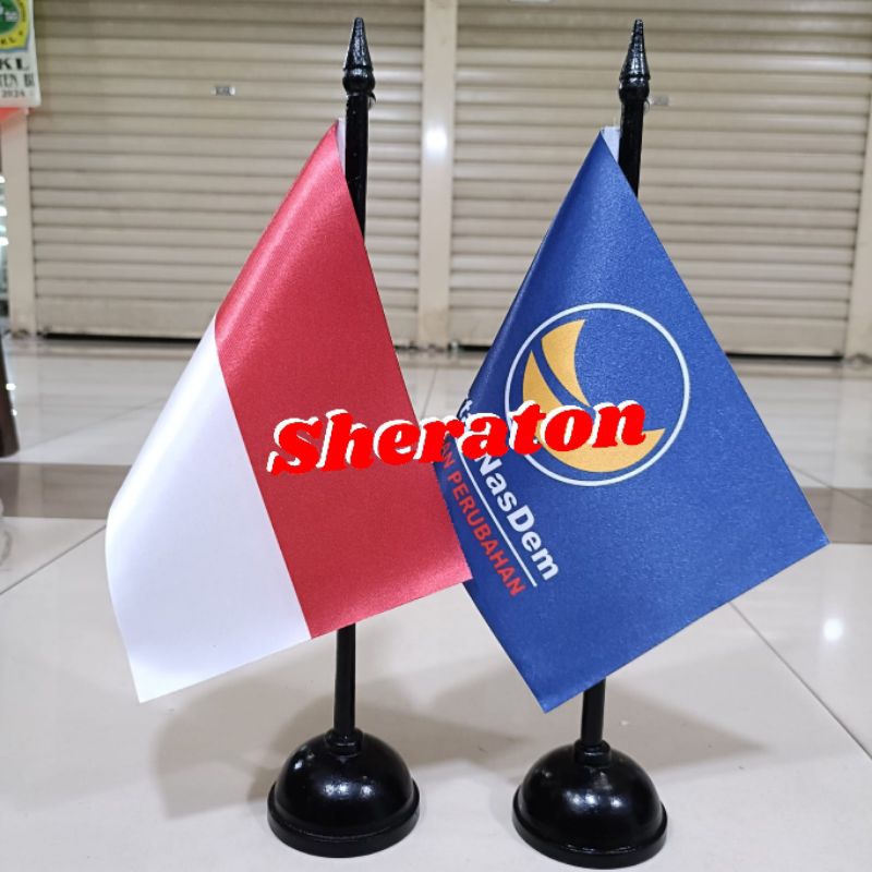 

tiang kayu meja+bendera partai NASDEM+Indonesia