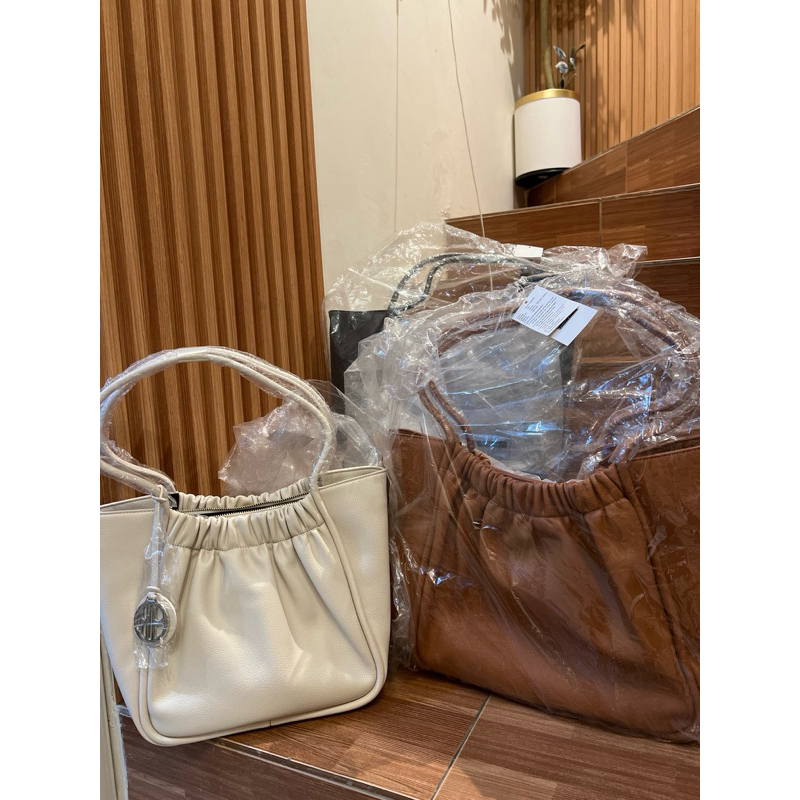 Hush puppies yoke tote original store new arrival Ready 