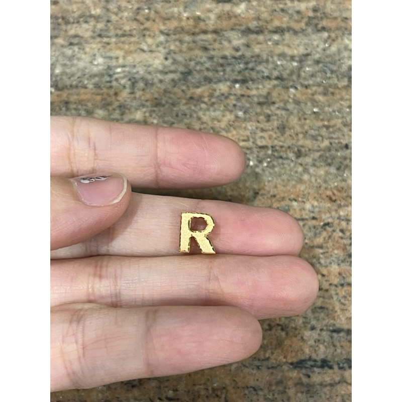 liontin huruf R simple elegant emas asli kadar 700 & 875