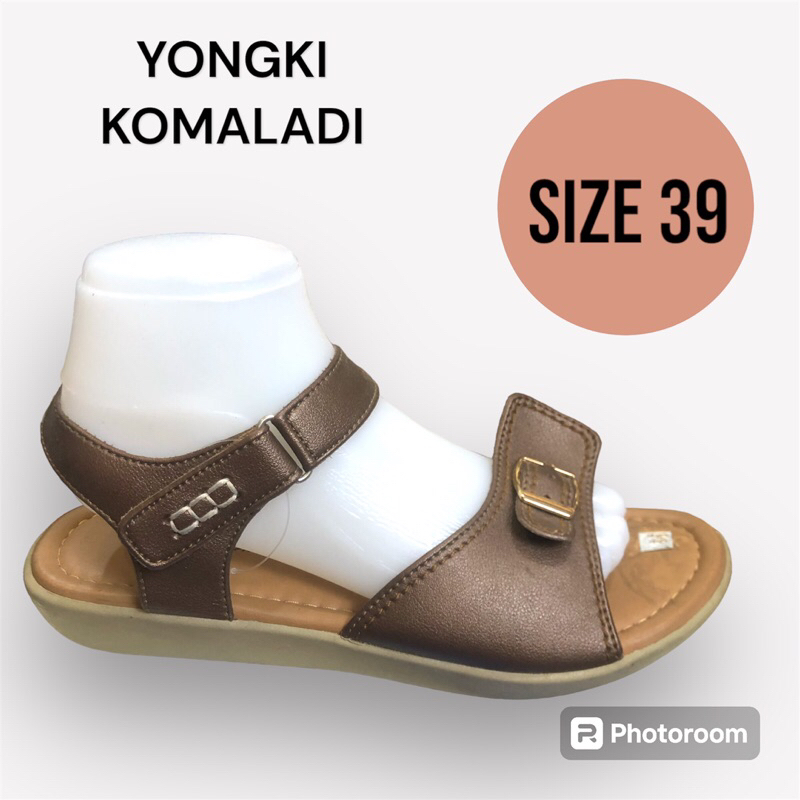 SANDAL WANITA YONGKI KOMALADI COKLAT TALI