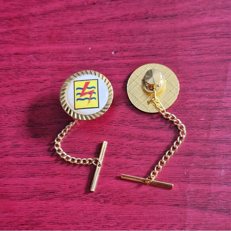 PIN PLN MODEL PIN KERAH BAJU