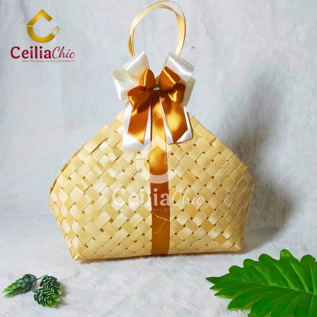 

Tas Ketupat Anyaman Bambu Jumbo FREE Pita Tas Hampers Lebaran 25 cm Packaging Snack Goodiebag