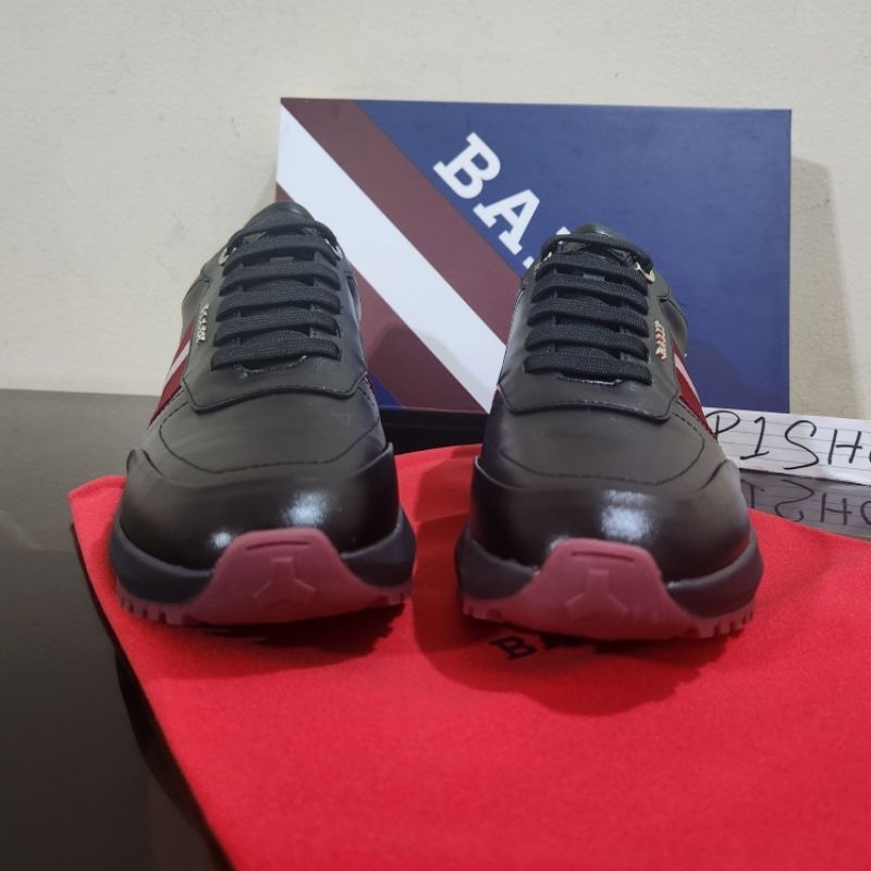 sepatu pria sneaker bally cowok hitam kulit