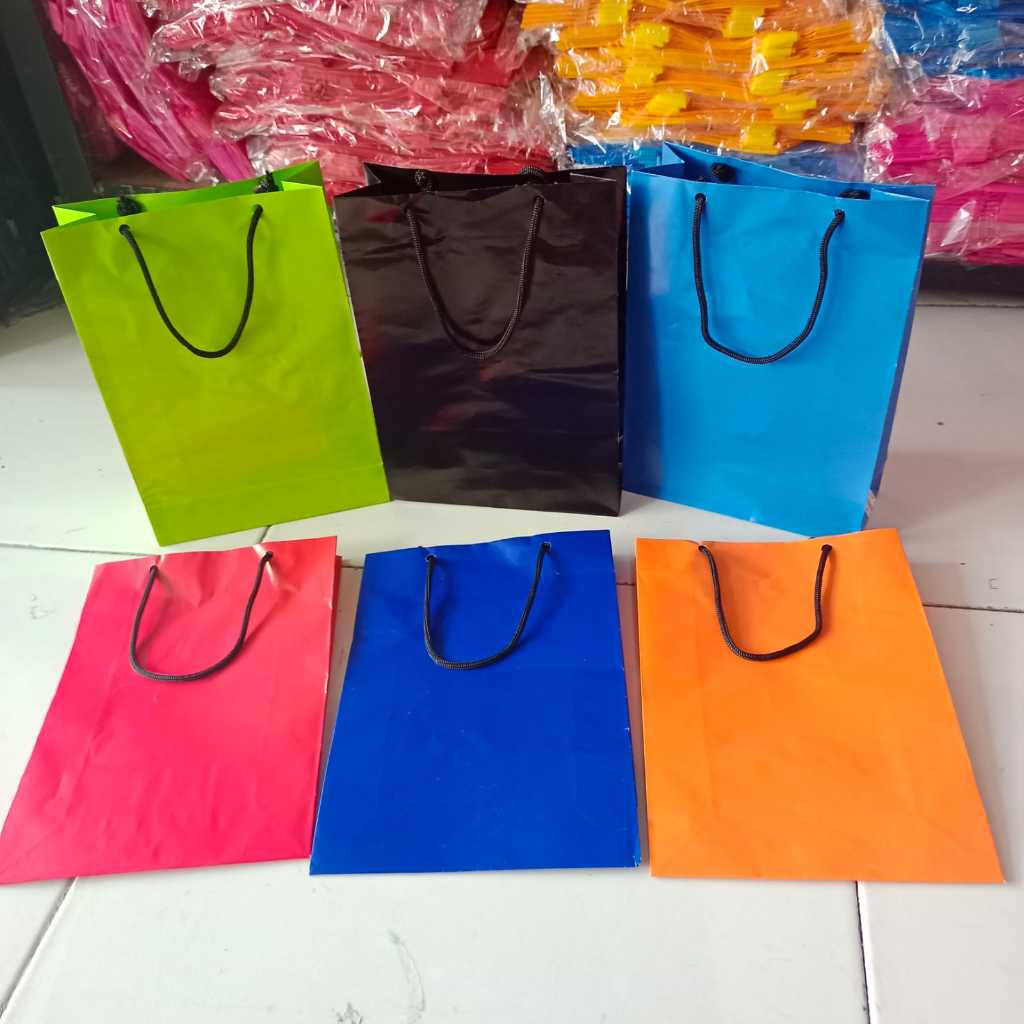 

( 1 pack ) Paper Bag Kertas Polos, paper bag ulang tahun ,tas souvenir , ulang tahun