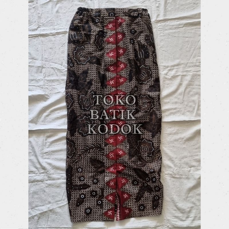 Rok Bawahan Batik Salem Brebesan Motif Kopi Hitam Pinggir Merah