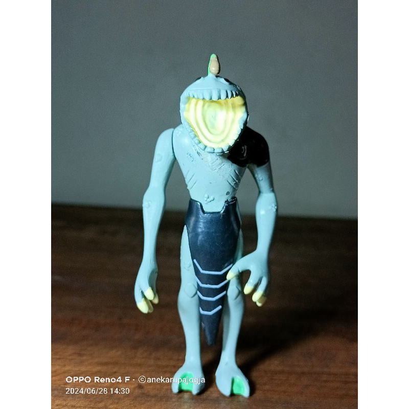 action figure ben 10 omniverse