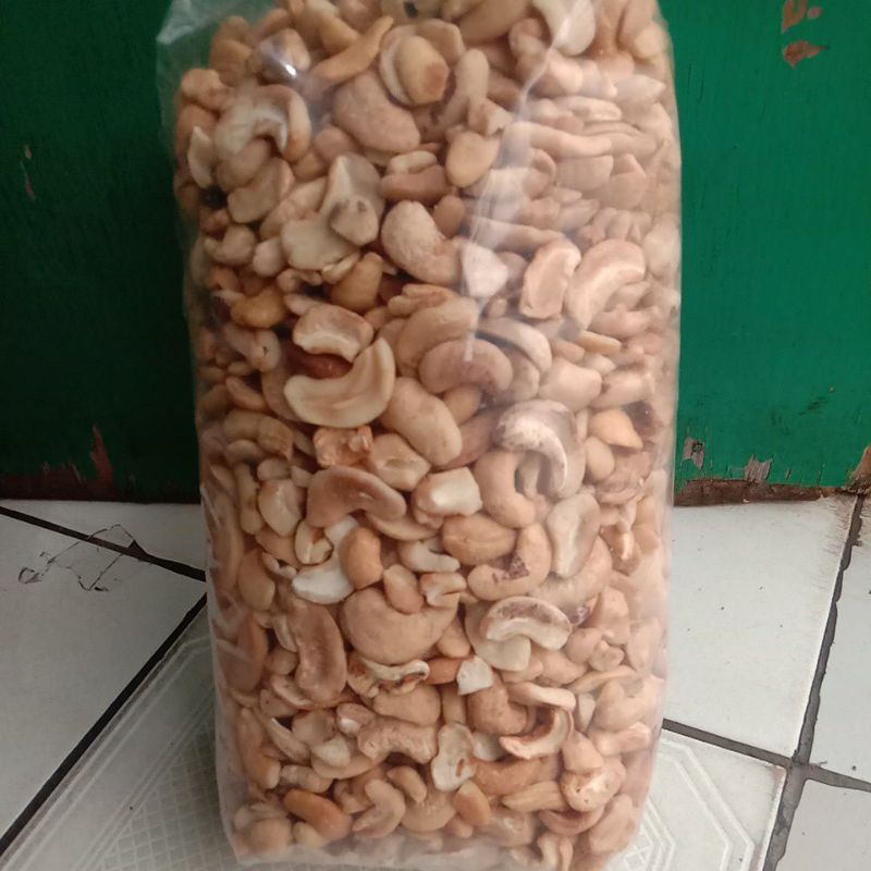 

kacang mede pecahan patahan mentah 1kg