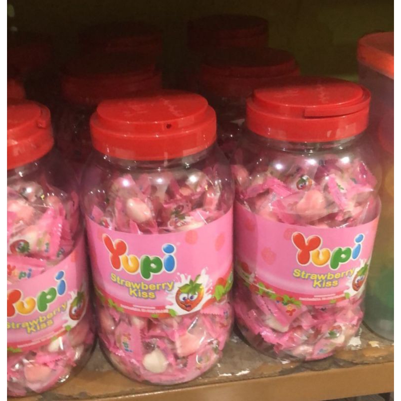 

Yupi Strawbery Kiss Jar 300Gr