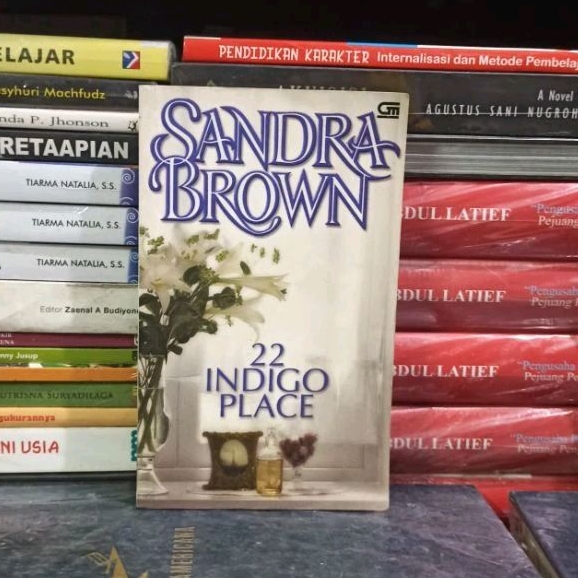 Novel Original SANDRA BROWN 22 INDIGO PLACE Bekas