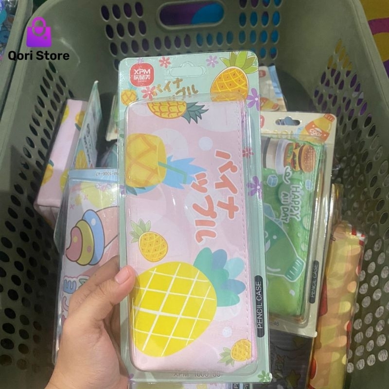 

Qori Store - Kotak Pensil Case / Kotak Pensil Case Buah / Kotak Pensil Case Motif Buah / Kotak Pensil Buah / Kotak Pensil Anak Sekolah