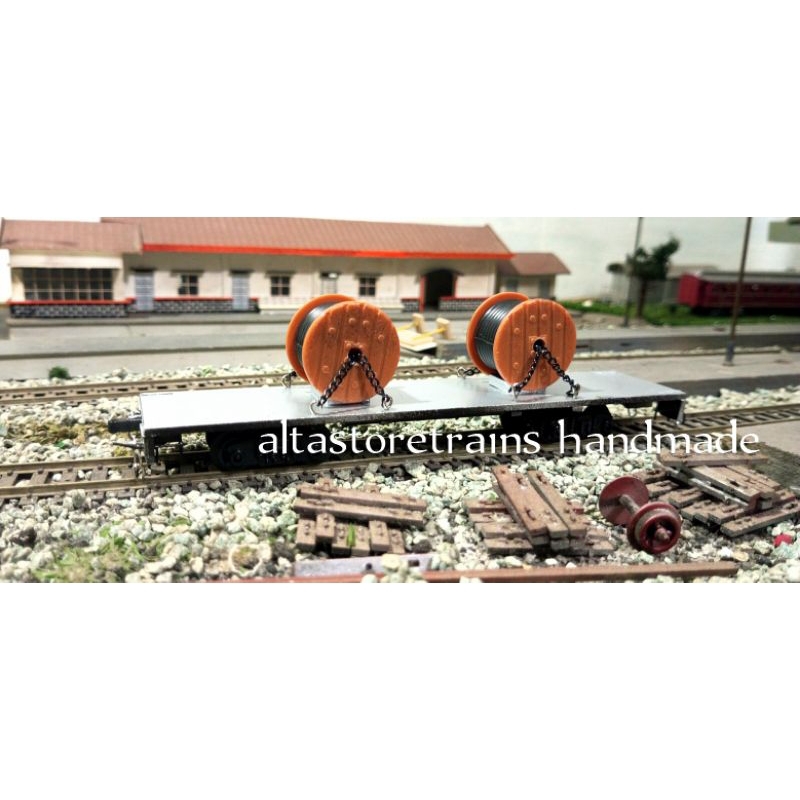 Miniatur Kereta api gerbong datar pengangkut roll kabel