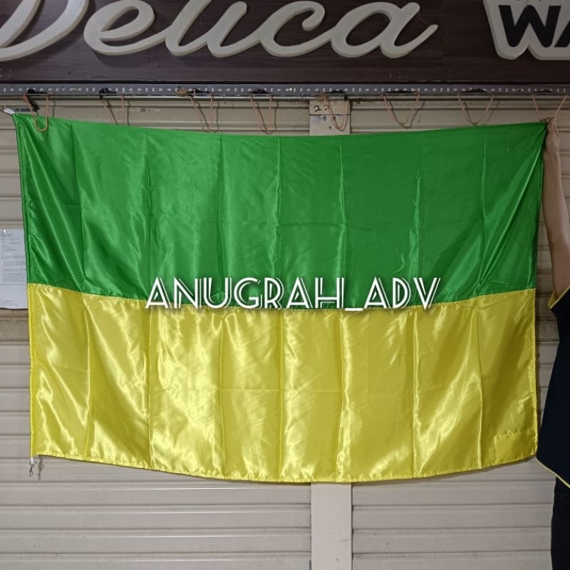

bendera latihan upacara paskibraka bahan satin berkualitas ukuran 120cm x 180cm