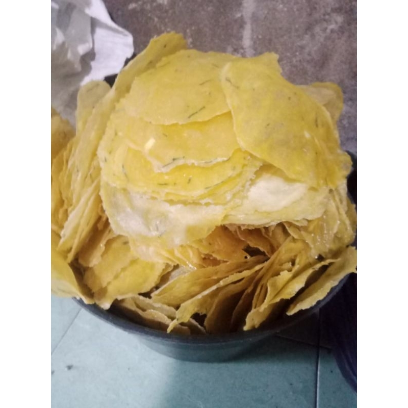 

Kerupuk Opak Besar Cocok Untuk Camilan Bersama Keluarga