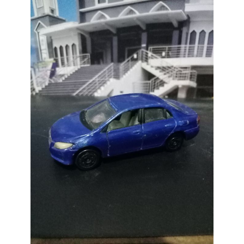 TOMICA COROLLA AXIO LOOSE BEKAS