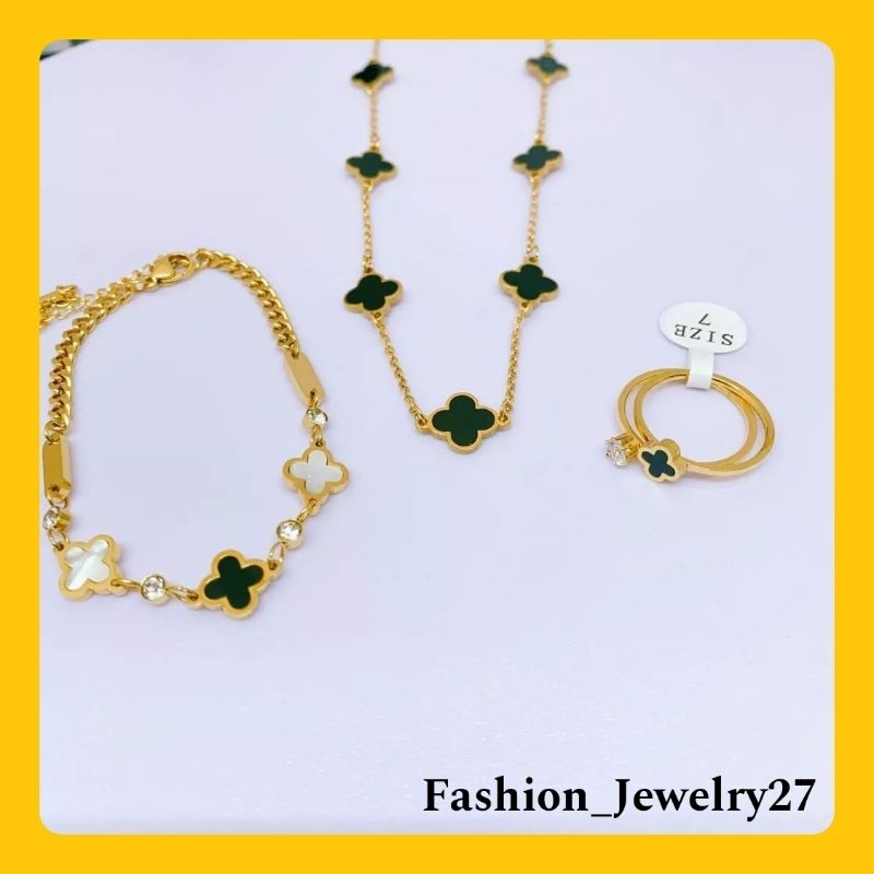 Perhisan Set Wanita Titanium Motif Clover Mata Hitam Gold 24K