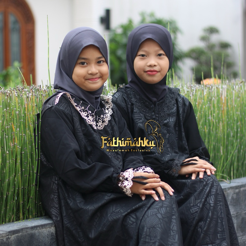 Abaya Anak Embos Renda Lengan Polos/Gamis Hitam Anak Couple Ibu/Jubah Hitam Muslimah Syar'i