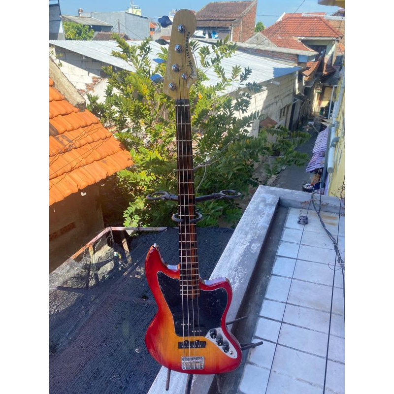 Bass Fender JAGUAR sunbrust