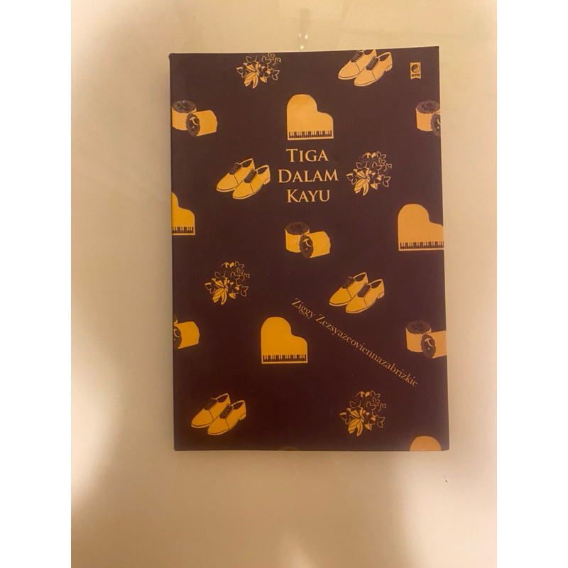 Tiga Dalam Kayu karya Ziggy Z Zezsyazeoviennazabrizkie Preloved