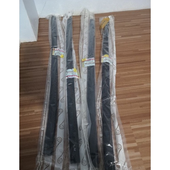 KODE F89Y karet lis pelipit jepit kaca pintu canter bagian dalam orisinil KTB kanan MK484799 kiri MK