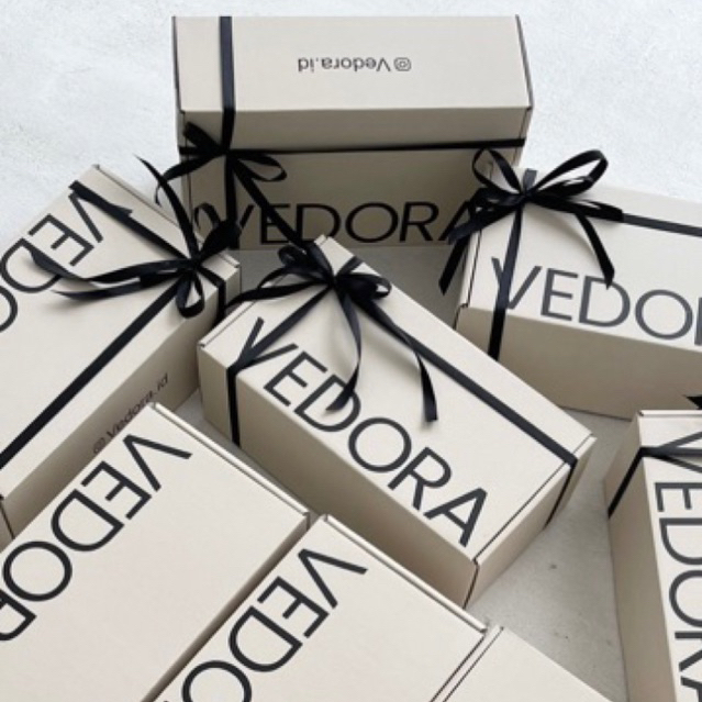 

PACKING GIFT (Dengan pita dan kartu ucapan)