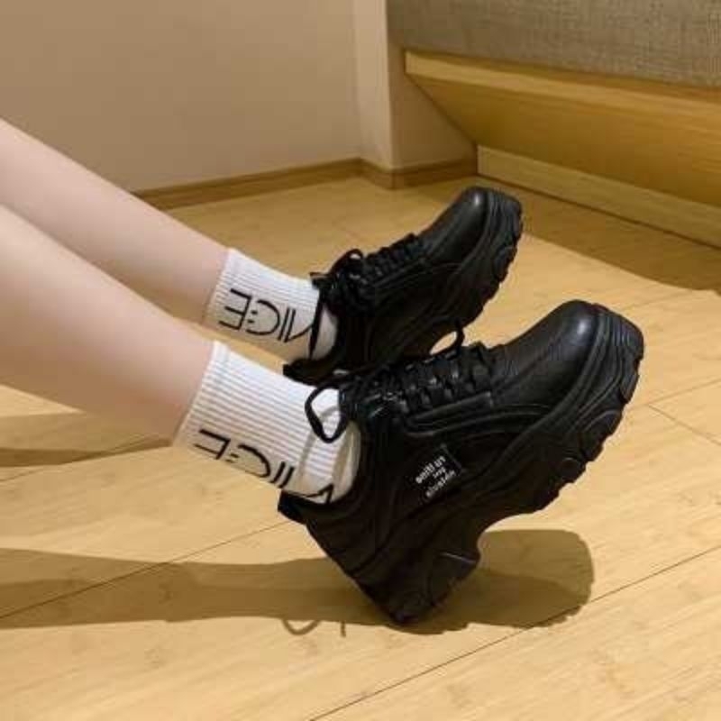 Sepatu Sneakers Wanita Putih Hitam Kasual Sport Sepatu Sneakers Wanita Olahraga Tinggi Sepatu Wanita