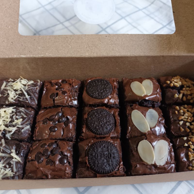 

BROWNIES PANGGANG UK 20X10CM