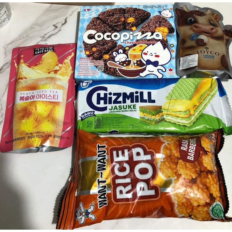 

Jajanan lokal dan import