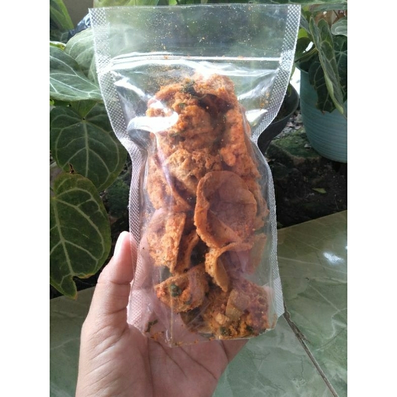 

Keripik Tahu Walik The Kriuk/Keripik Pangsit Manis Pedas Daun Jeruk/Makaroni Pedas Manis Daun Jeruk