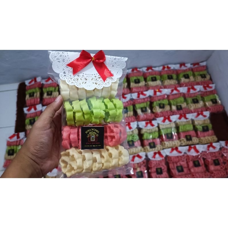 

Asul-asul Matari (Kembang Goyang). Souvenir pernikahan. Jajan jadul dengan rasa modern.