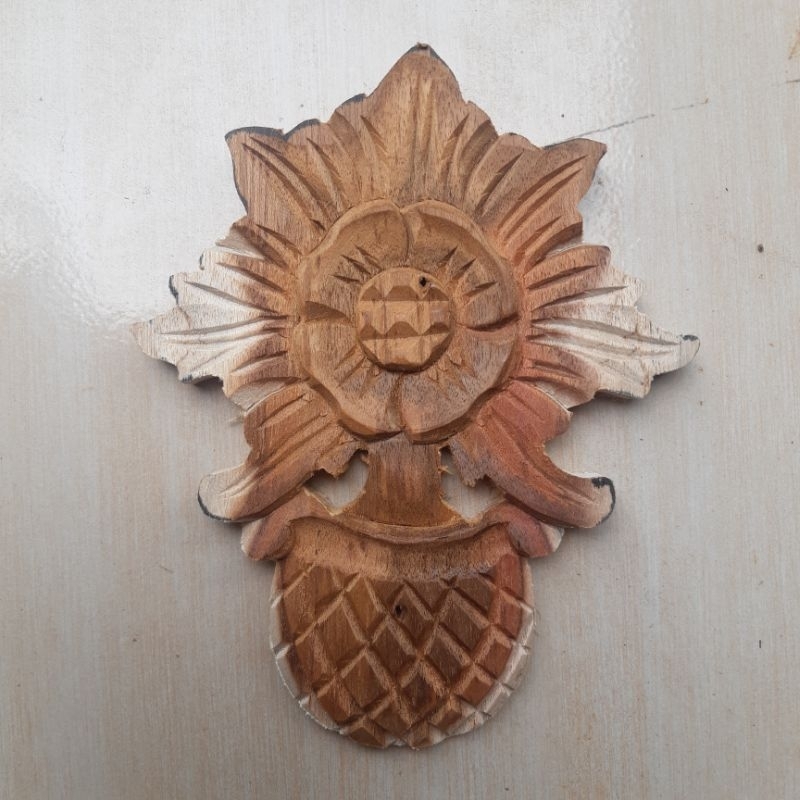 ornamen tempel ukir kayu jati
