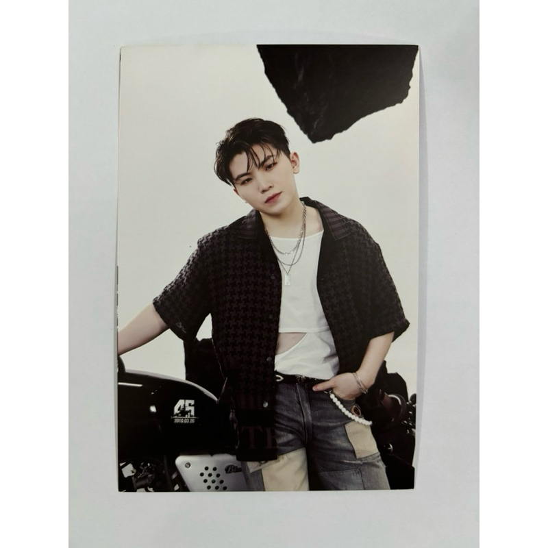 SEVENTEEN ATTACCA Postcard dan ATTACCA Weverse Benefit