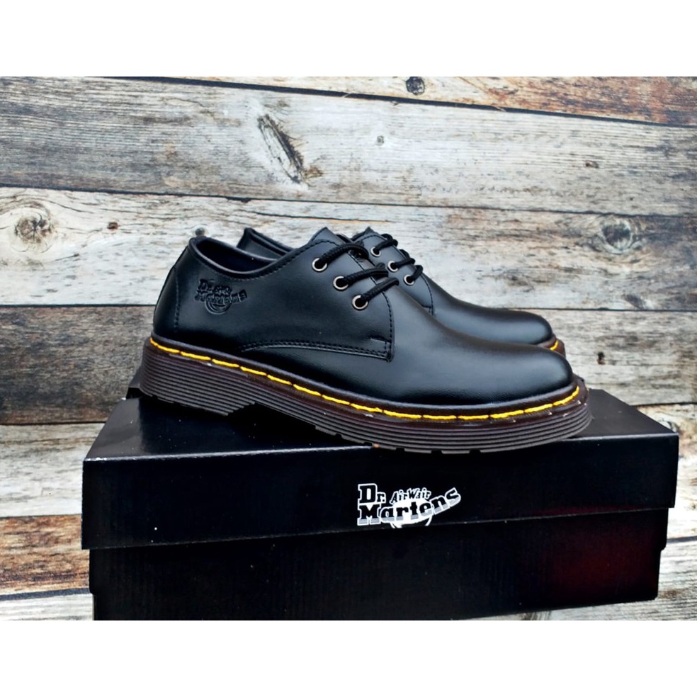 KODE B2R2 FREE BOX SEPATU DR MARTENS DOKMAR PENDEK 3HOLE DOCKMART UK 3944