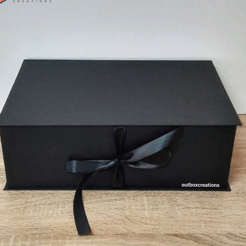 

KI3 Box Kado Pita Hitam Besar