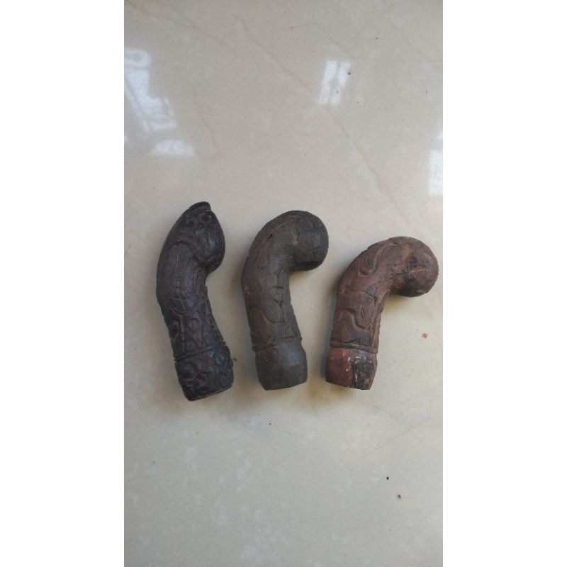 Deder kayu ukir (handle)