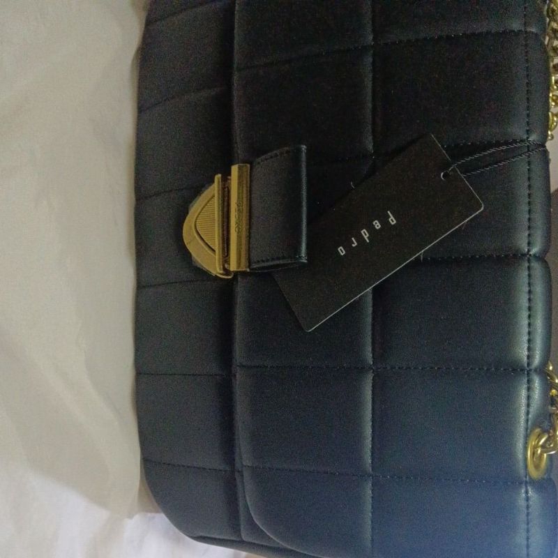 tas totebag/tas selempang wanita hitam merk Pedro