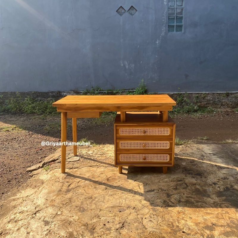 meja kerja jati kombinasi rotan / meja belajar kayu jati