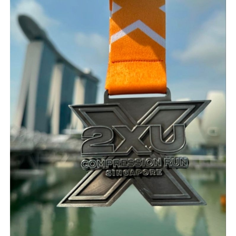 MEDALI FINISHER SINGAPORE HALF MARATHON 2XU COMPRESSION RUN 2024
