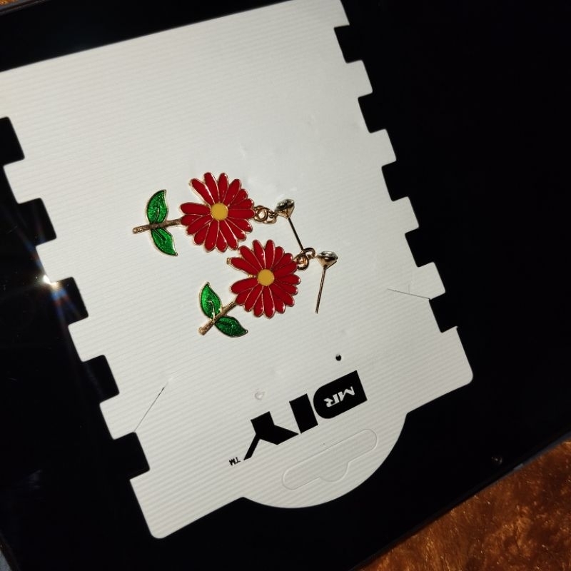 anting-anting bunga warna merah 1 pasang