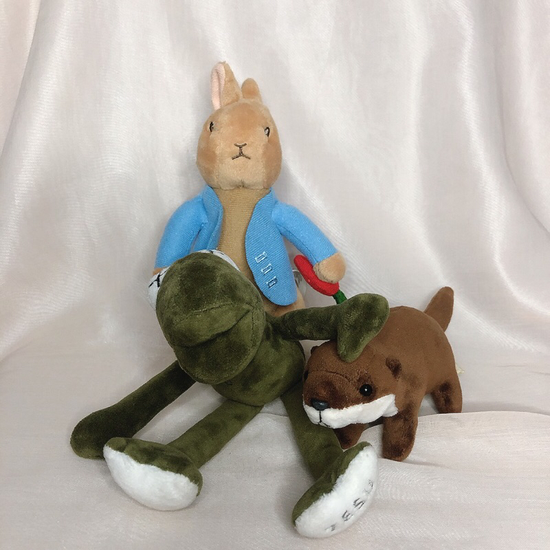 preloved boneka kecil dan ganci peter rabbit otter katak