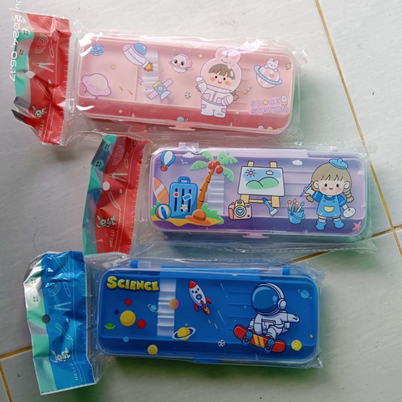 

Kotak Pensil Susun 2 Momo karakter Astronot Disney Tebal Kuromi